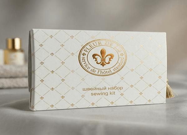 "Fleur de Lis" Швейный набор в картоне