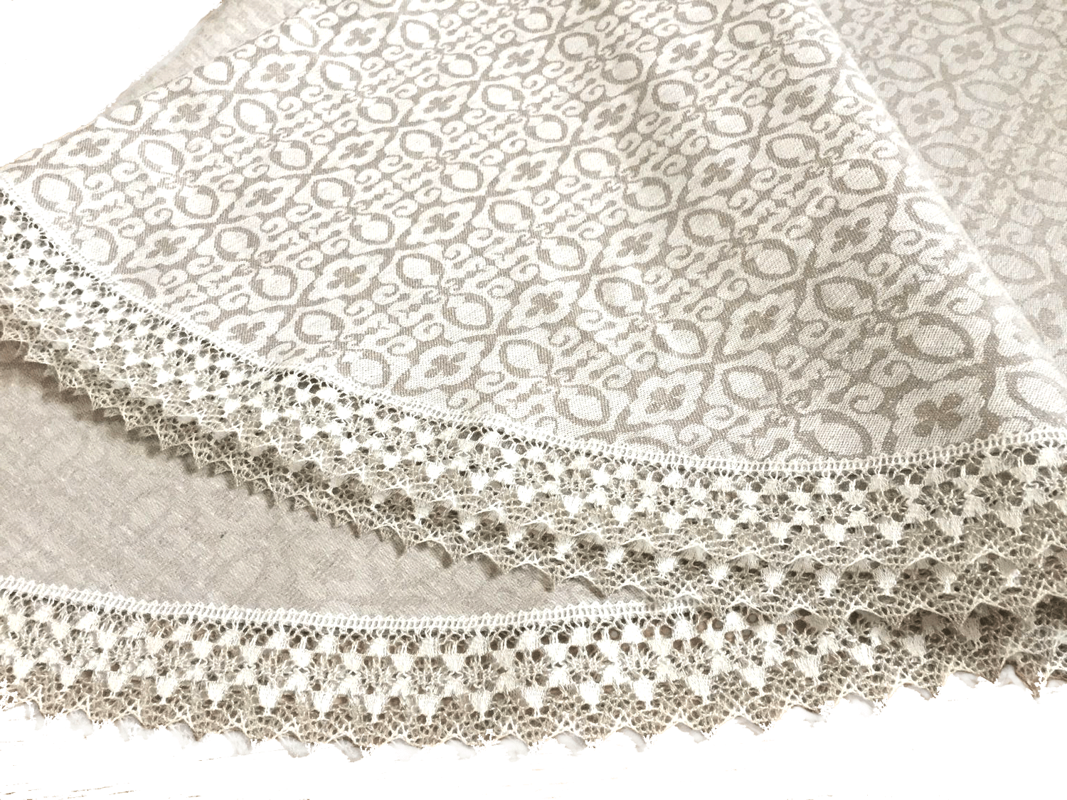 Скатерть круглая из ткани с содержанием льна (23% лён, 77% п/э)